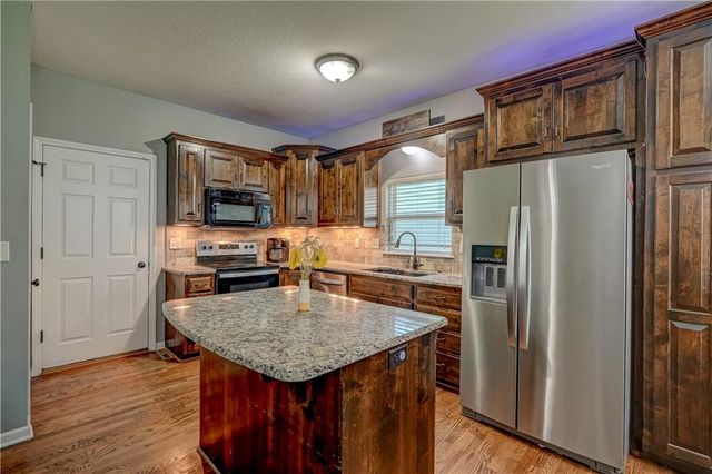 19312 E 8th St Court S, Independence, MO 64056