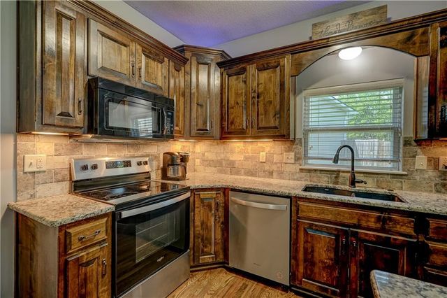 19312 E 8th St Court S, Independence, MO 64056
