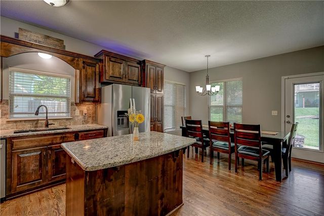 19312 E 8th St Court S, Independence, MO 64056