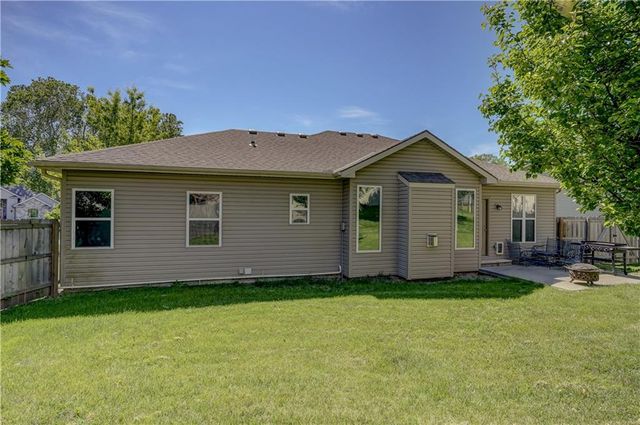19312 E 8th St Court S, Independence, MO 64056