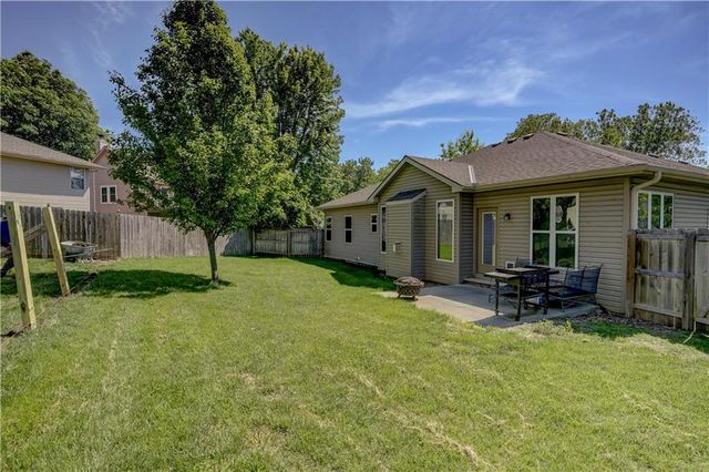 19312 E 8th St Court S, Independence, MO 64056