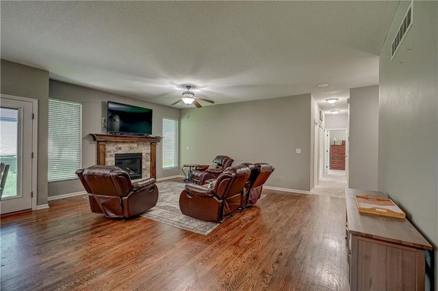 19312 E 8th St Court S, Independence, MO 64056