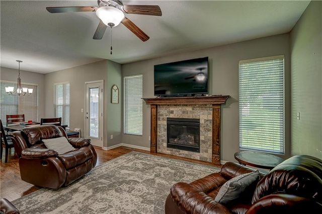 19312 E 8th St Court S, Independence, MO 64056