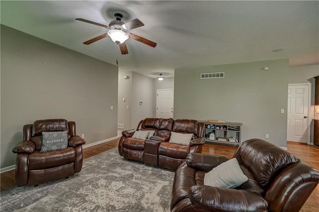 19312 E 8th St Court S, Independence, MO 64056