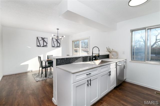 3194 Carefree Lane, Florissant, MO 63033