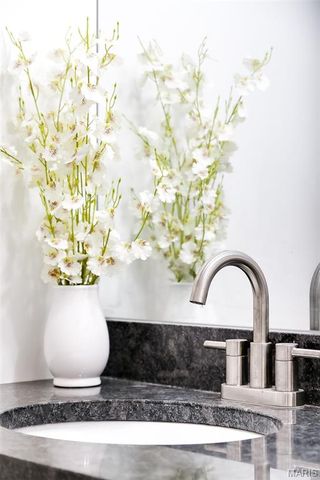 3194 Carefree Lane, Florissant, MO 63033