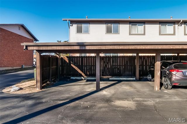 3194 Carefree Lane, Florissant, MO 63033