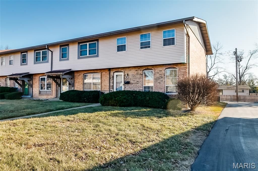 3194 Carefree Lane, Florissant, MO 63033