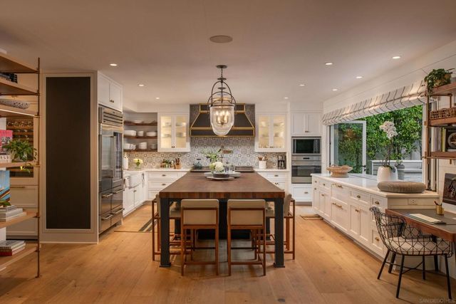 527 Ocean Blvd, Coronado, CA 92118