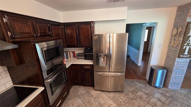 338 Travis Road, Decatur, TX 76234