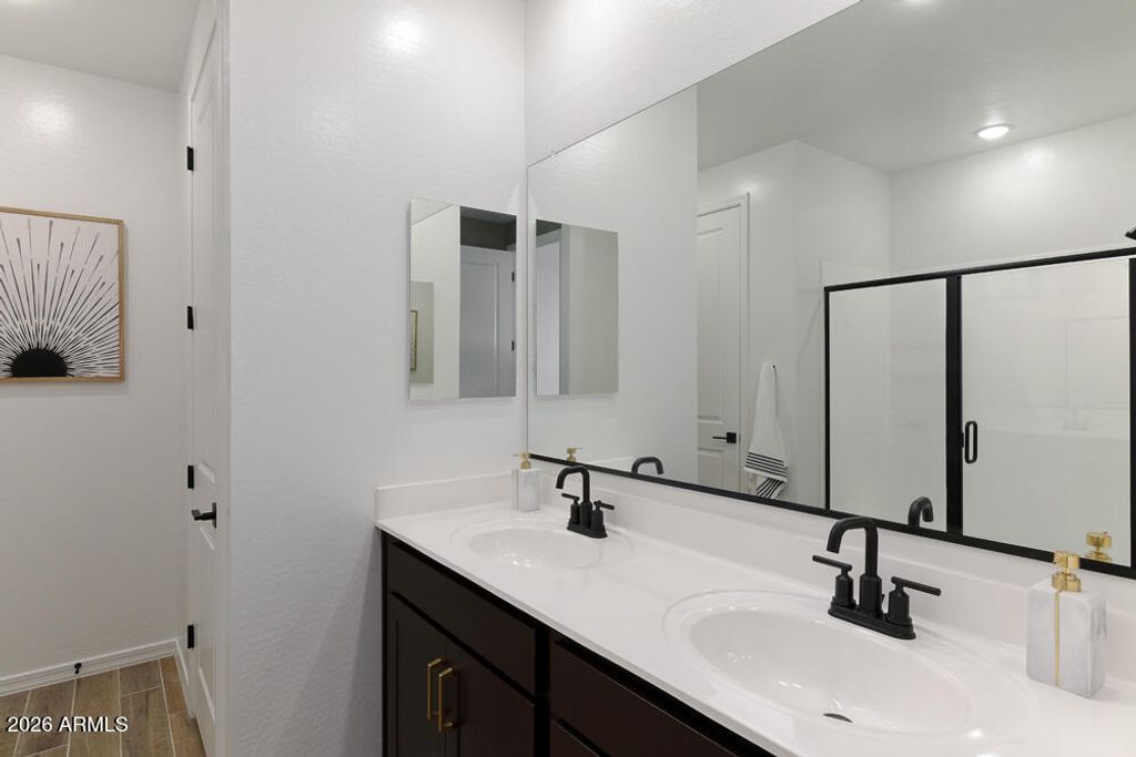 Image 7 of property listing at 25540 N 77TH Drive, Peoria, AZ 85383