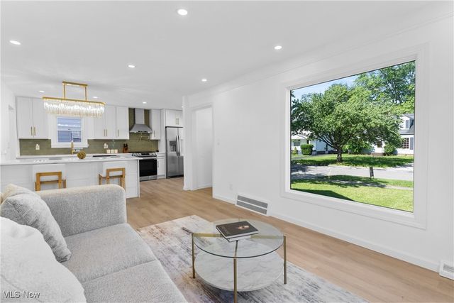 109 Avalon Avenue, Bedford, OH 44146