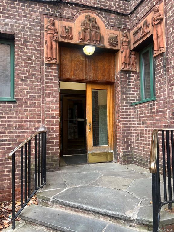 2055 Saint Raymond Ave 1B, Bronx, NY 10462