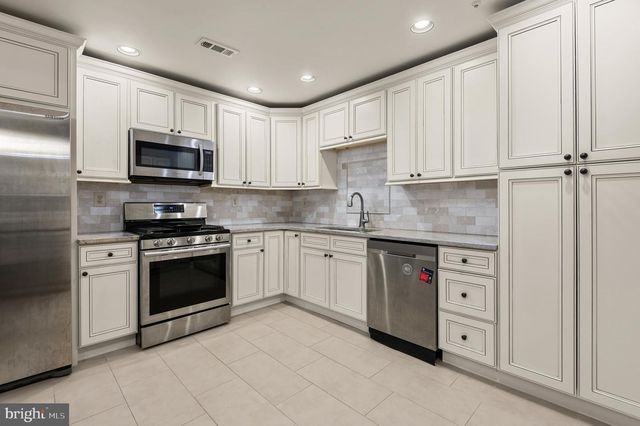 6 KANON CT, Newtown, PA 18940