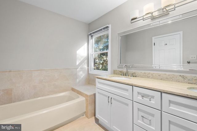 6 KANON CT, Newtown, PA 18940