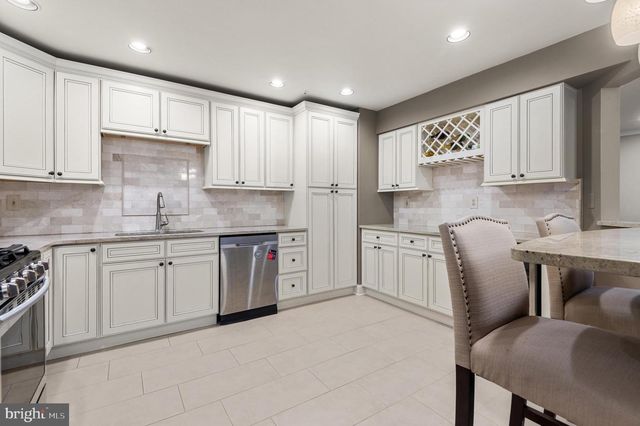 6 KANON CT, Newtown, PA 18940