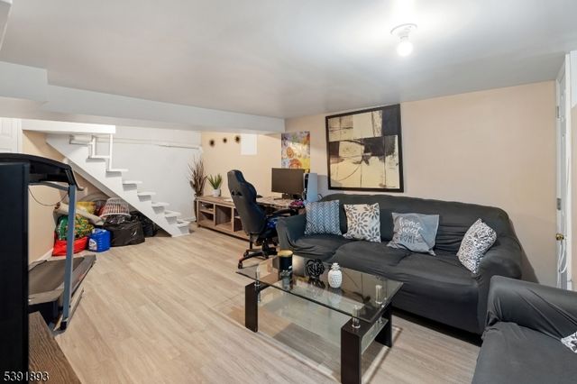 30 Vernon Ave, Hamburg Boro, NJ 07419