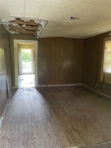 908 N Vogelsang Ave, Cameron, TX 76520