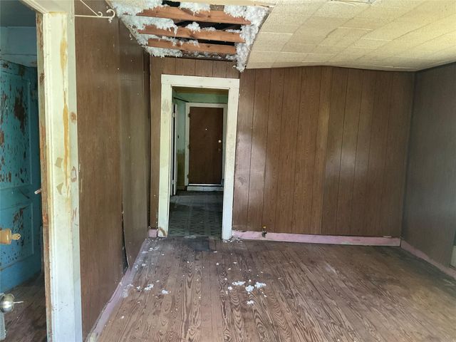 908 N Vogelsang Ave, Cameron, TX 76520