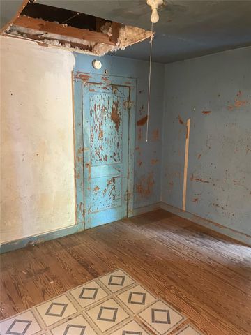 908 N Vogelsang Ave, Cameron, TX 76520