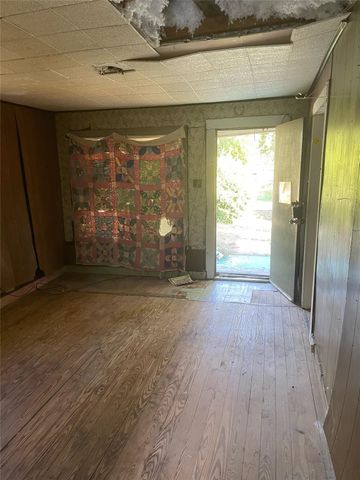 908 N Vogelsang Ave, Cameron, TX 76520