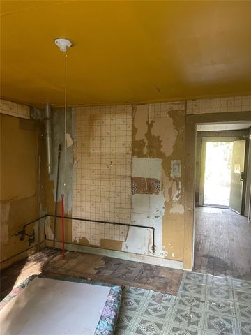 908 N Vogelsang Ave, Cameron, TX 76520