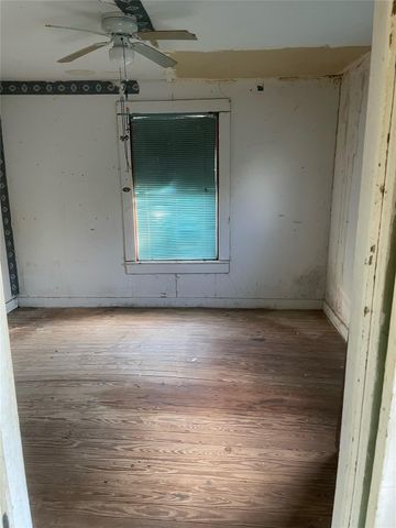 908 N Vogelsang Ave, Cameron, TX 76520