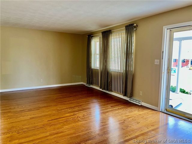 707 Georgian Avenue, Sellersburg, IN 47172