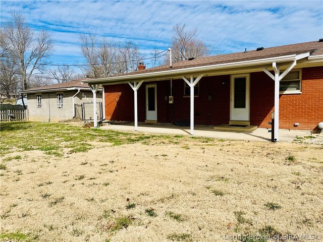 707 Georgian Avenue, Sellersburg, IN 47172