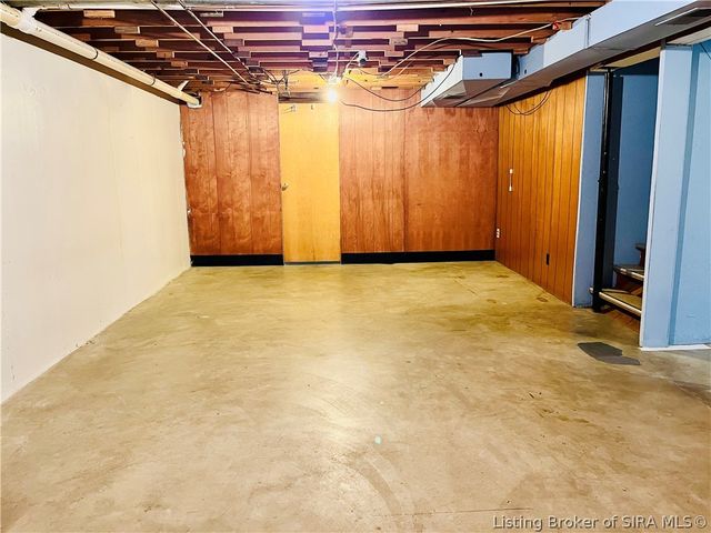 707 Georgian Avenue, Sellersburg, IN 47172