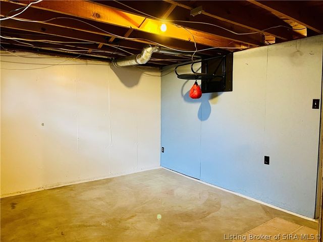 707 Georgian Avenue, Sellersburg, IN 47172