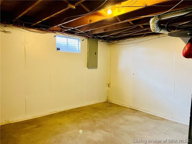 707 Georgian Avenue, Sellersburg, IN 47172