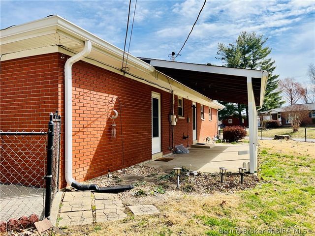 707 Georgian Avenue, Sellersburg, IN 47172