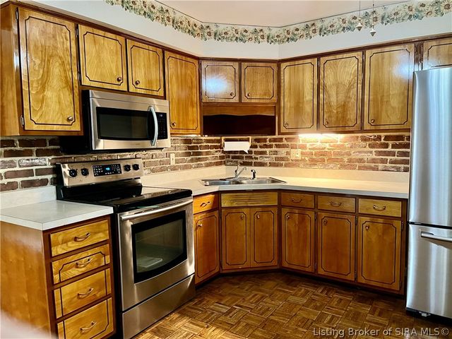 707 Georgian Avenue, Sellersburg, IN 47172