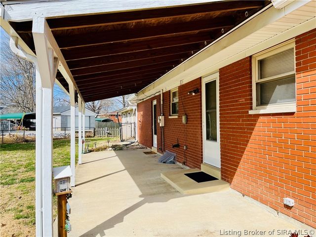 707 Georgian Avenue, Sellersburg, IN 47172