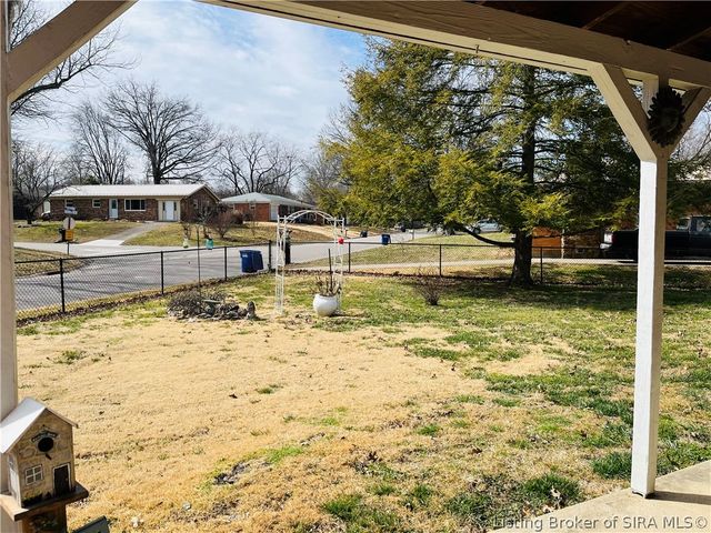 707 Georgian Avenue, Sellersburg, IN 47172