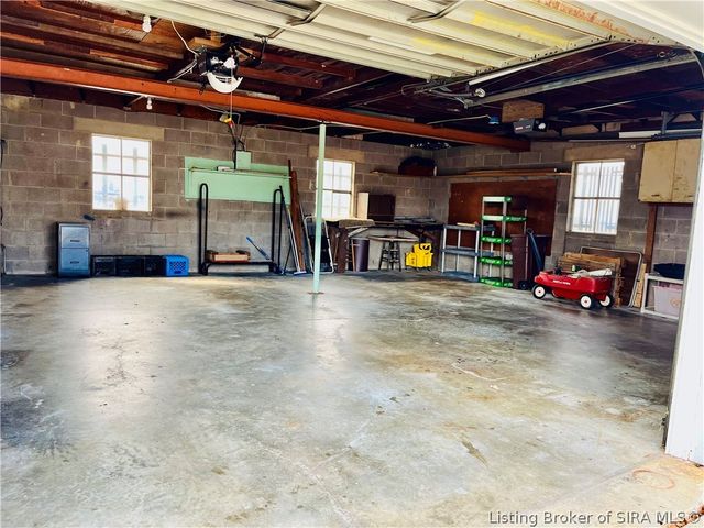 707 Georgian Avenue, Sellersburg, IN 47172