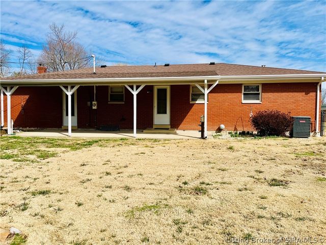 707 Georgian Avenue, Sellersburg, IN 47172