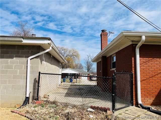 707 Georgian Avenue, Sellersburg, IN 47172