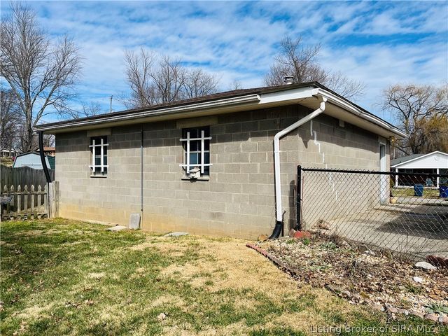 707 Georgian Avenue, Sellersburg, IN 47172