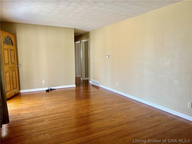 707 Georgian Avenue, Sellersburg, IN 47172