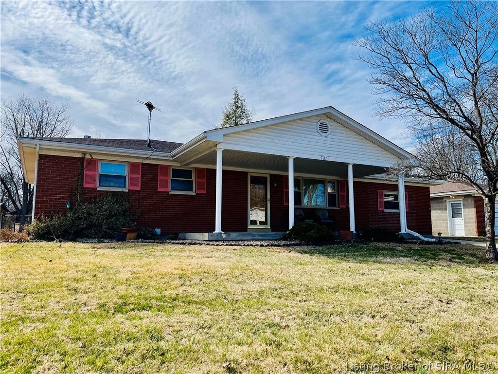 707 Georgian Avenue, Sellersburg, IN 47172