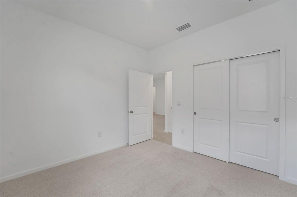 Image 23 of property listing at 2007 FIRETHORN LOOP, Haines City, FL 33844