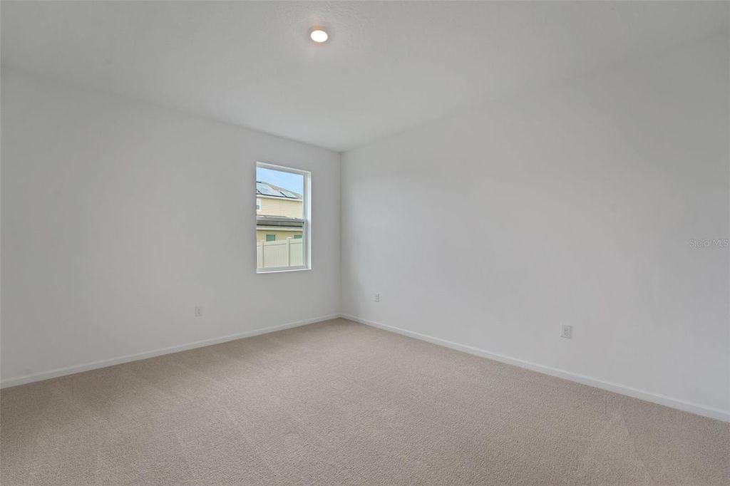 Image 25 of property listing at 2007 FIRETHORN LOOP, Haines City, FL 33844