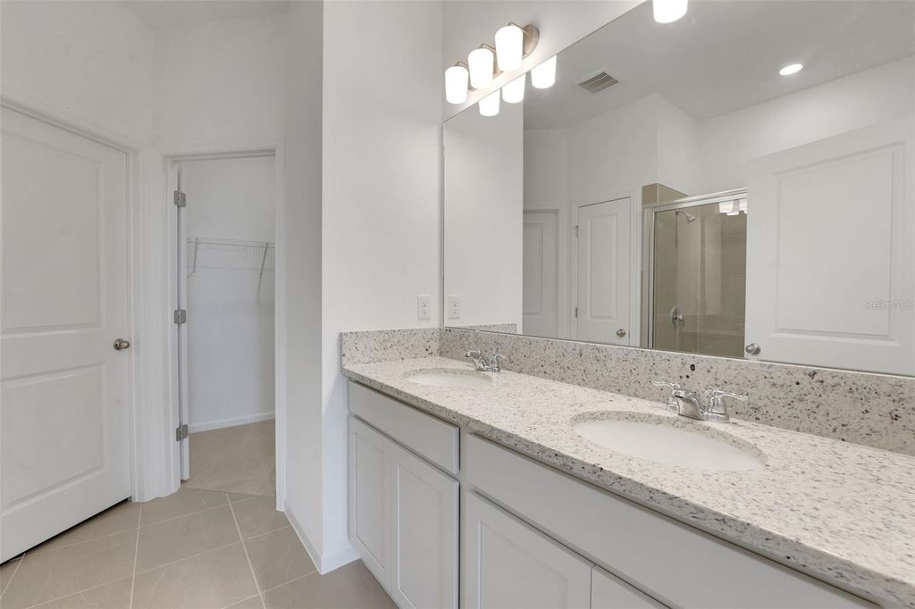 Image 27 of property listing at 2007 FIRETHORN LOOP, Haines City, FL 33844