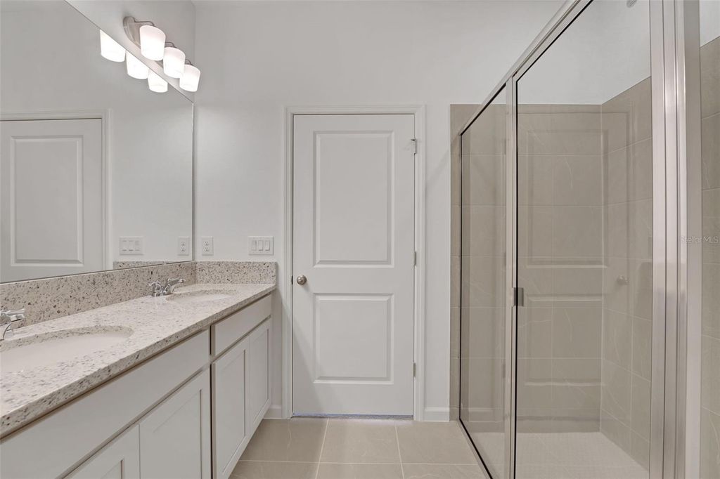 Image 29 of property listing at 2007 FIRETHORN LOOP, Haines City, FL 33844