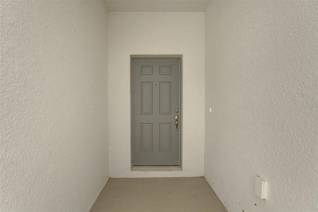 Image 4 of property listing at 2007 FIRETHORN LOOP, Haines City, FL 33844