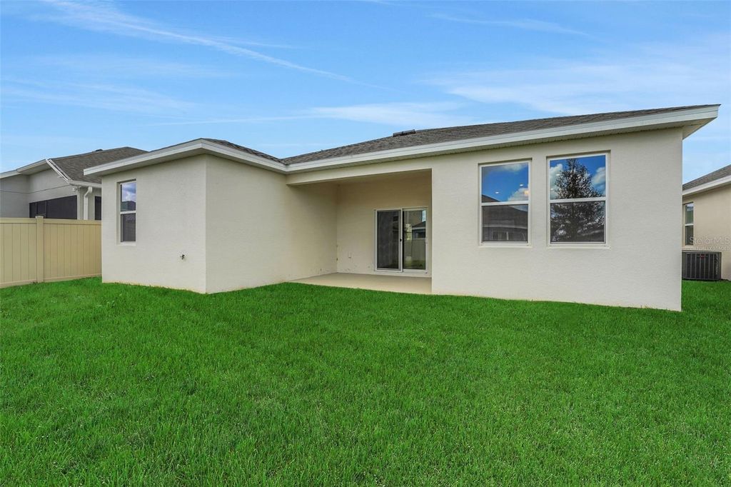 Image 31 of property listing at 2007 FIRETHORN LOOP, Haines City, FL 33844