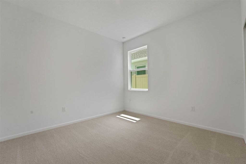 Image 8 of property listing at 2007 FIRETHORN LOOP, Haines City, FL 33844