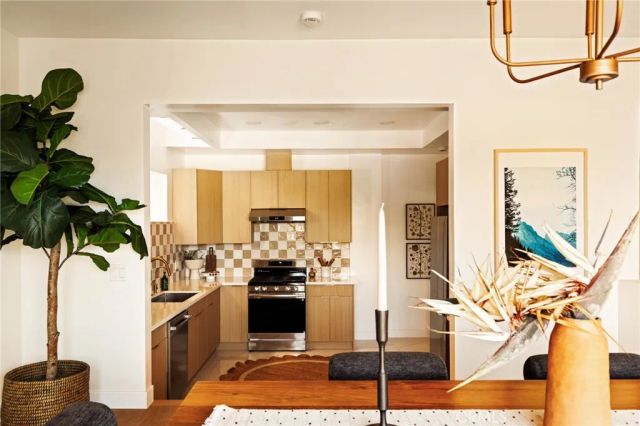 2441 Lyric Avenue, Los Angeles, CA 90027
